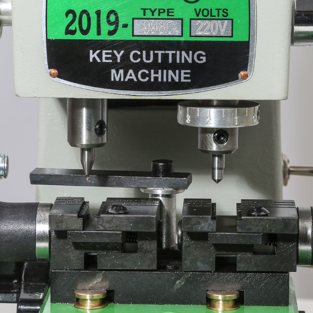 FUGONG 998C Automatic Key Cutting Machine 110V 220V Vertical Key Duplicating Machine Locksmith Picking Tool