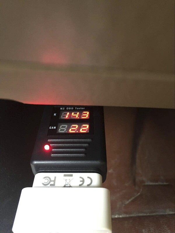 La imagen del probador OBD N2 muestra 2 